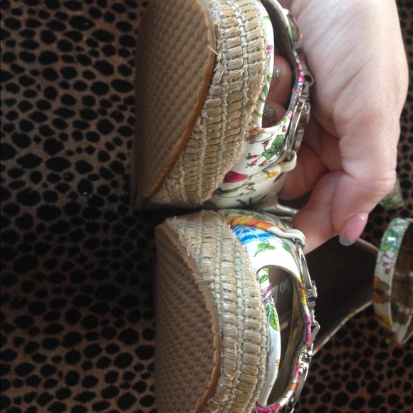 Two Lips Venus Patent Flower Print Wedges - Picture 5 of 8